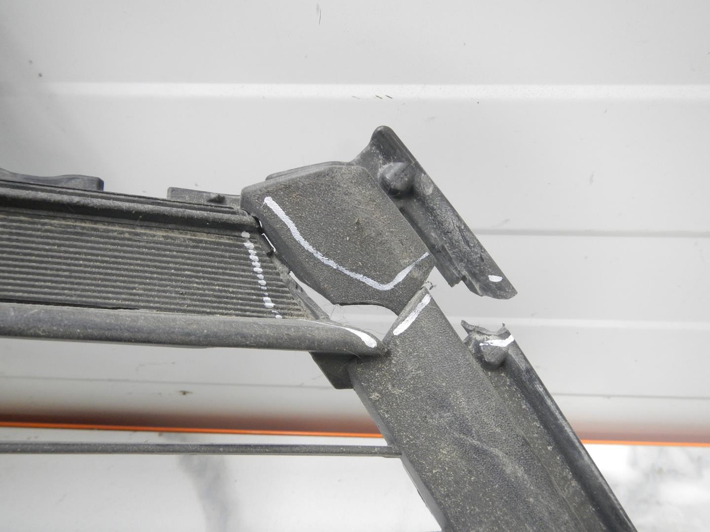 Решетка в бампер центральная