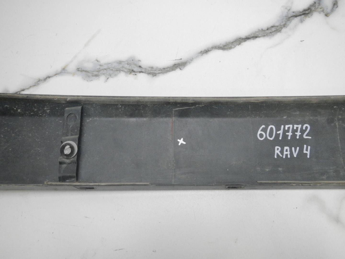 Накладка двери багажника