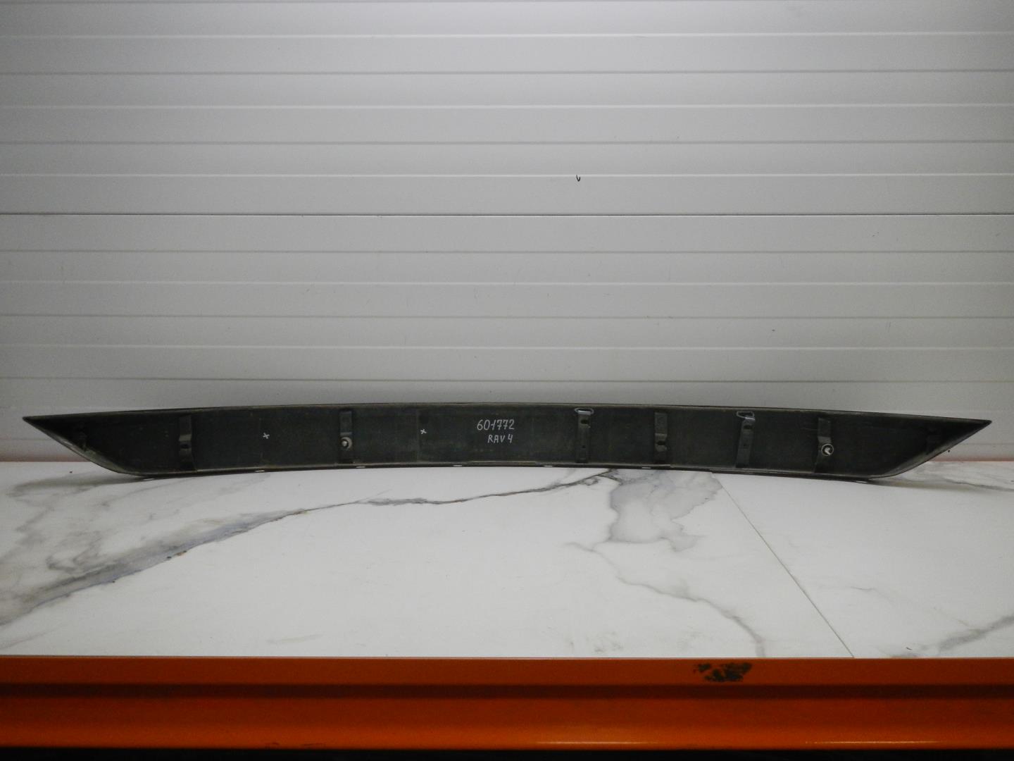 Накладка двери багажника