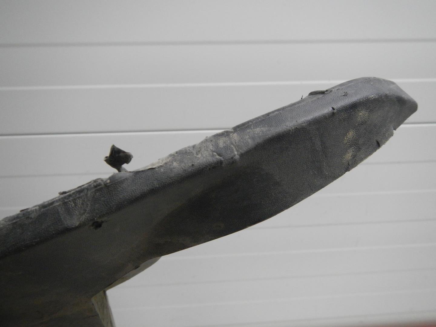 Брызговик передний левый