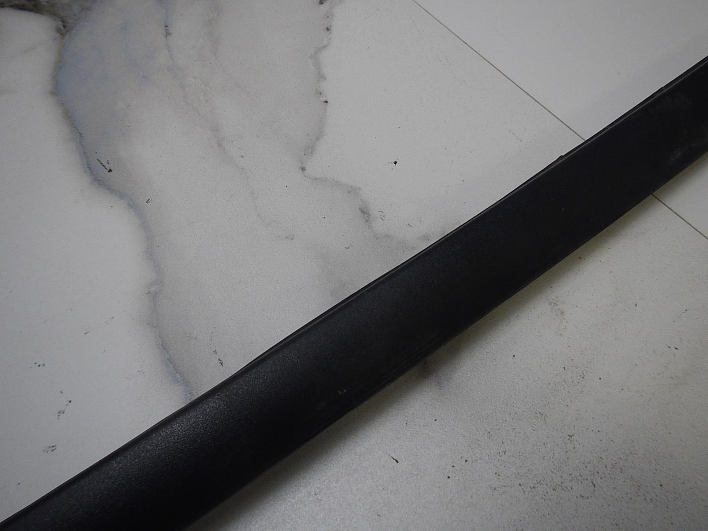 Молдинг лобового стекла