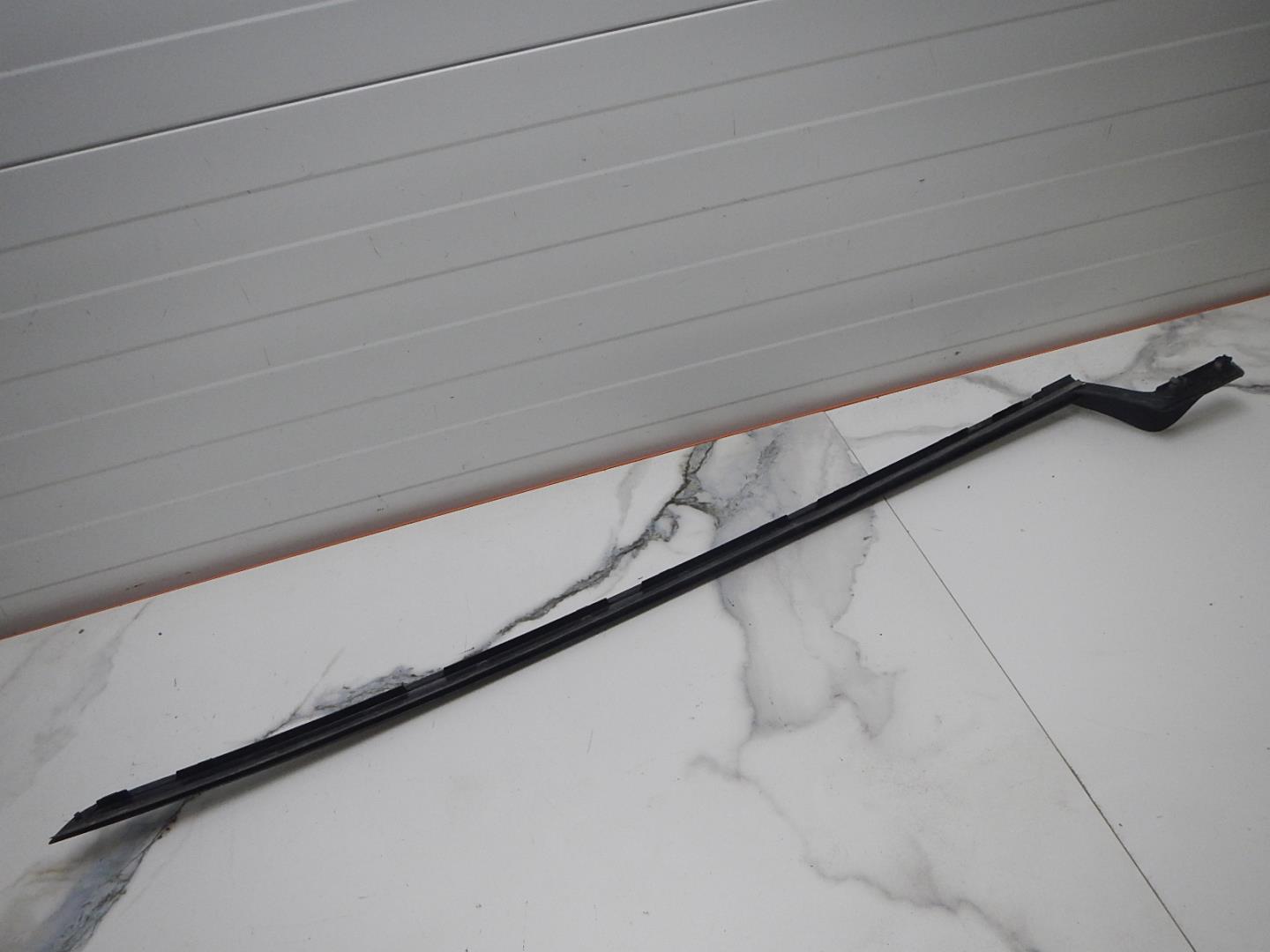 Молдинг лобового стекла