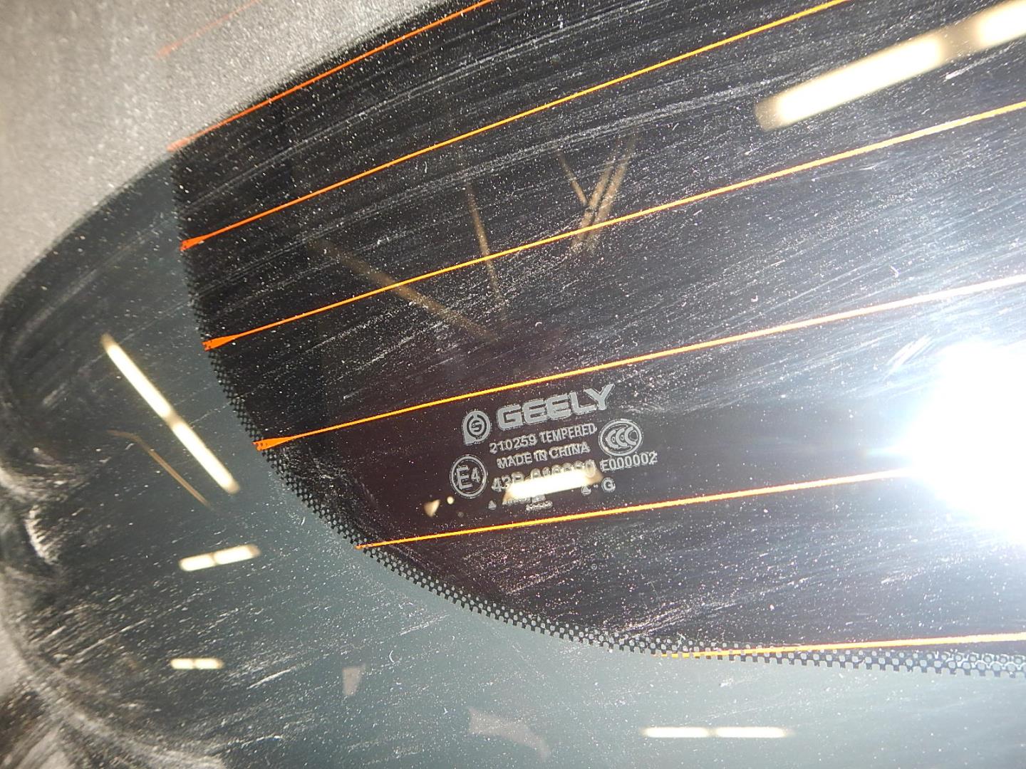 Стекло двери багажника