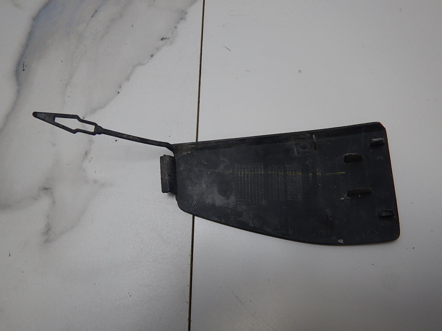 Заглушка буксировочного крюка