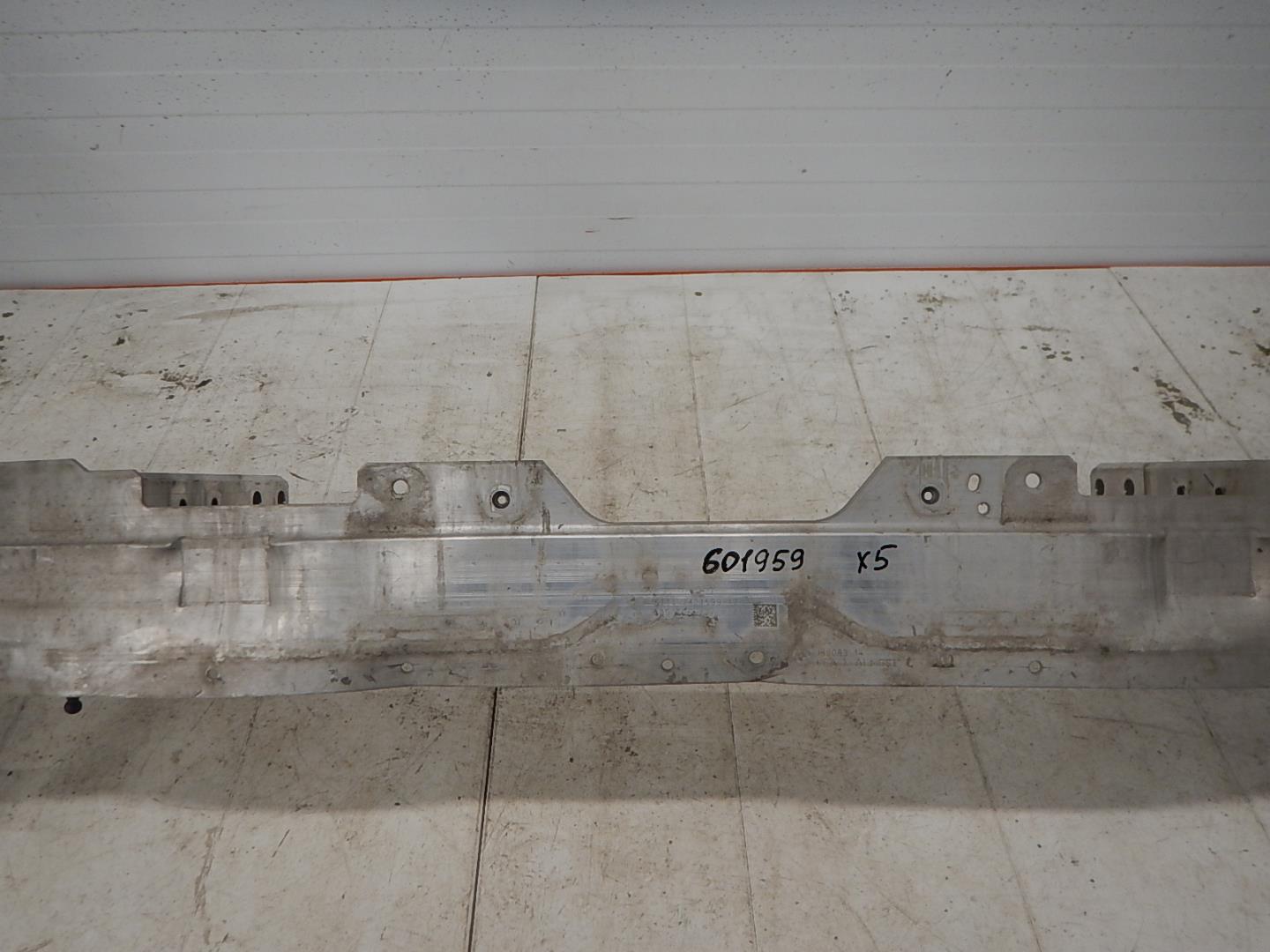 Усилитель переднего бампера