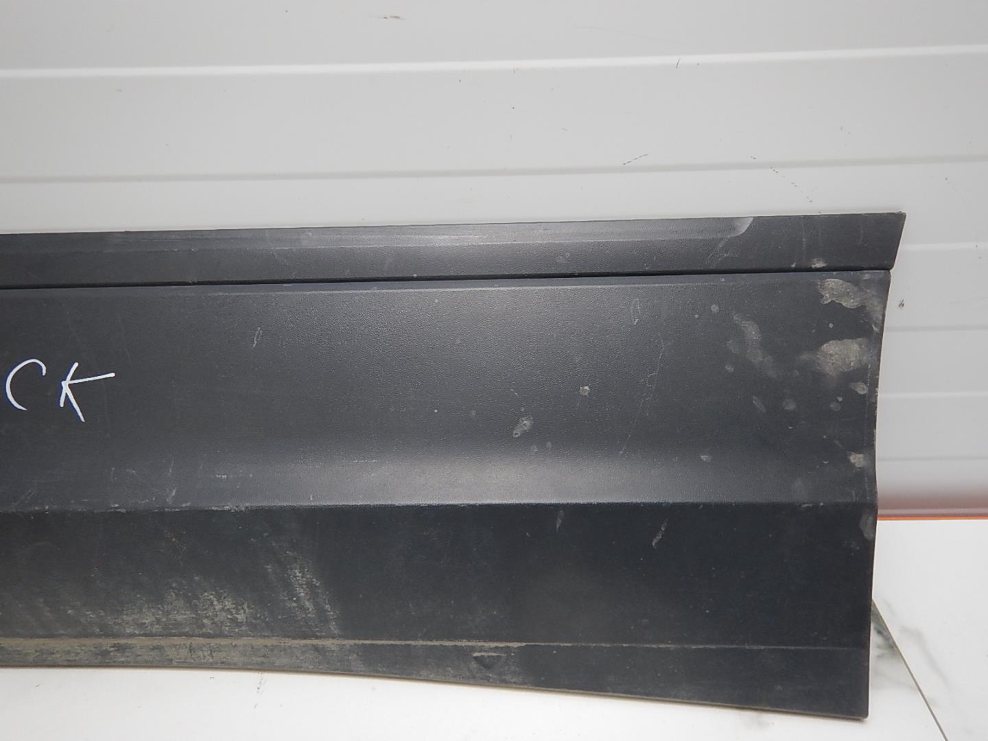 Молдинг задней левой двери