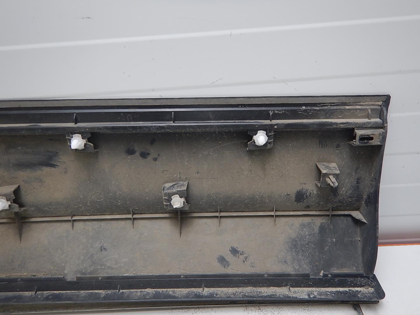 Молдинг задней левой двери