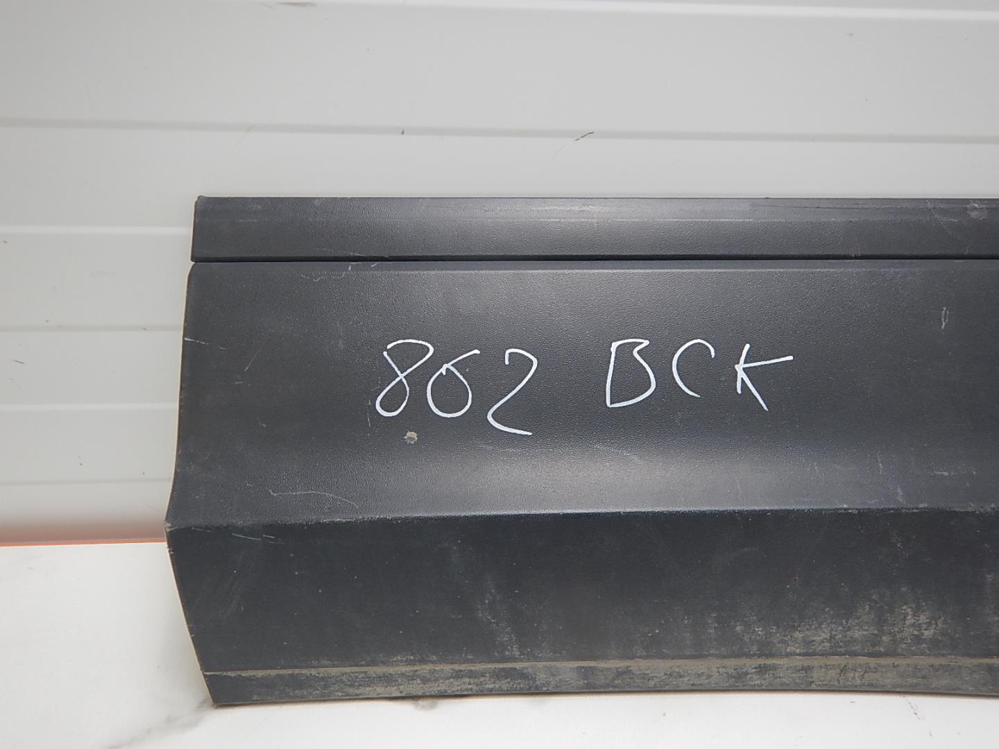 Молдинг задней левой двери