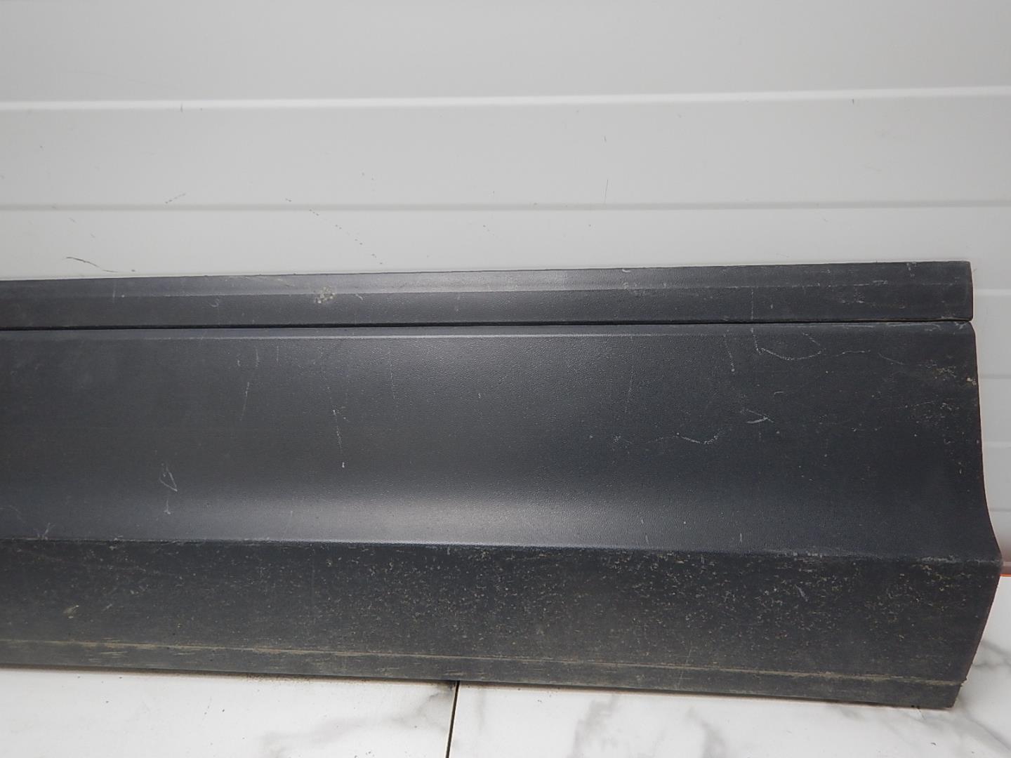 Молдинг передней левой двери