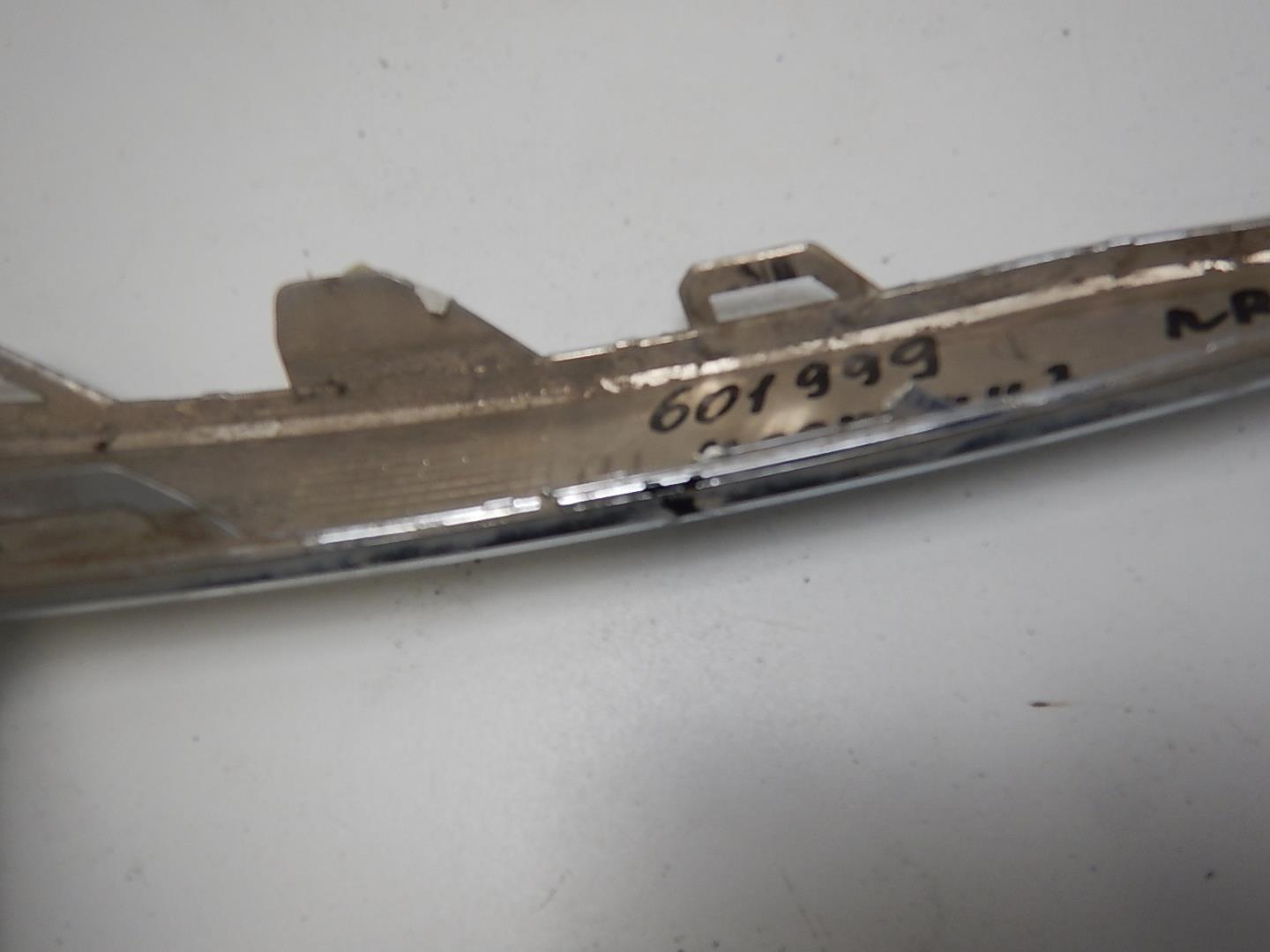 Молдинг переднего бампера правый