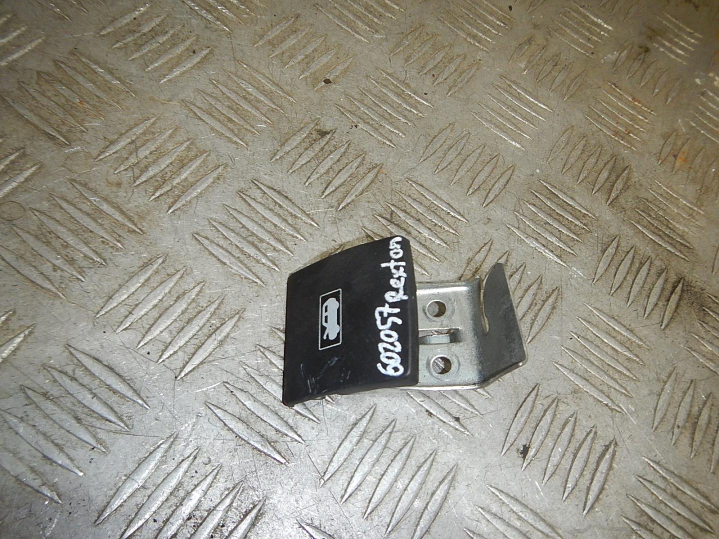 Ручка открывания капота