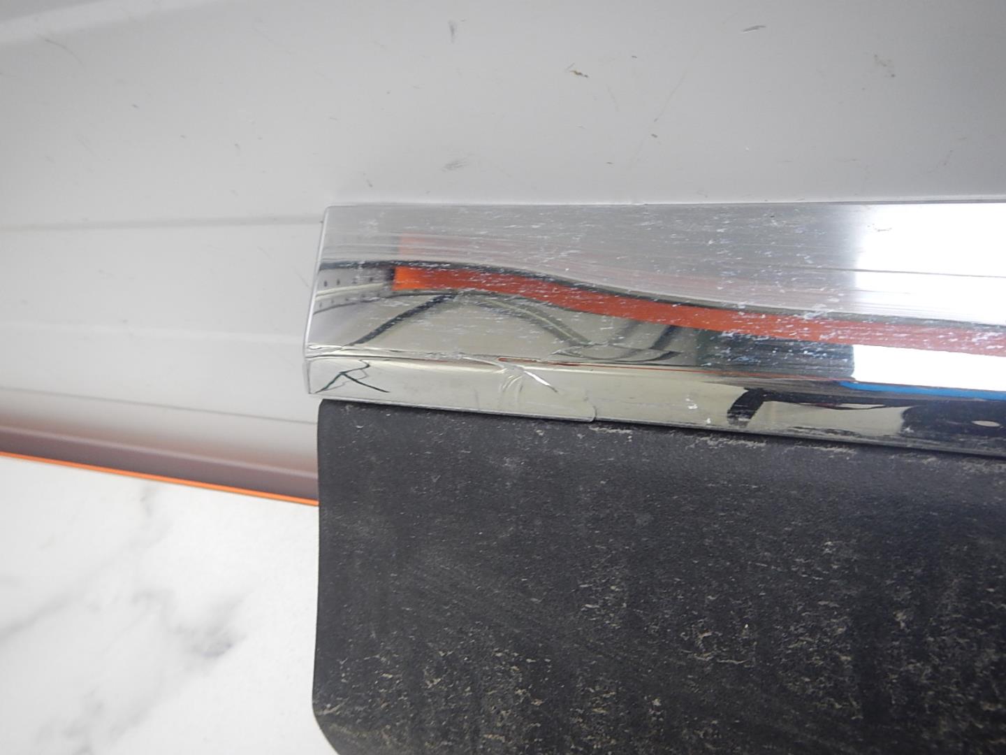 Молдинг передней правой двери