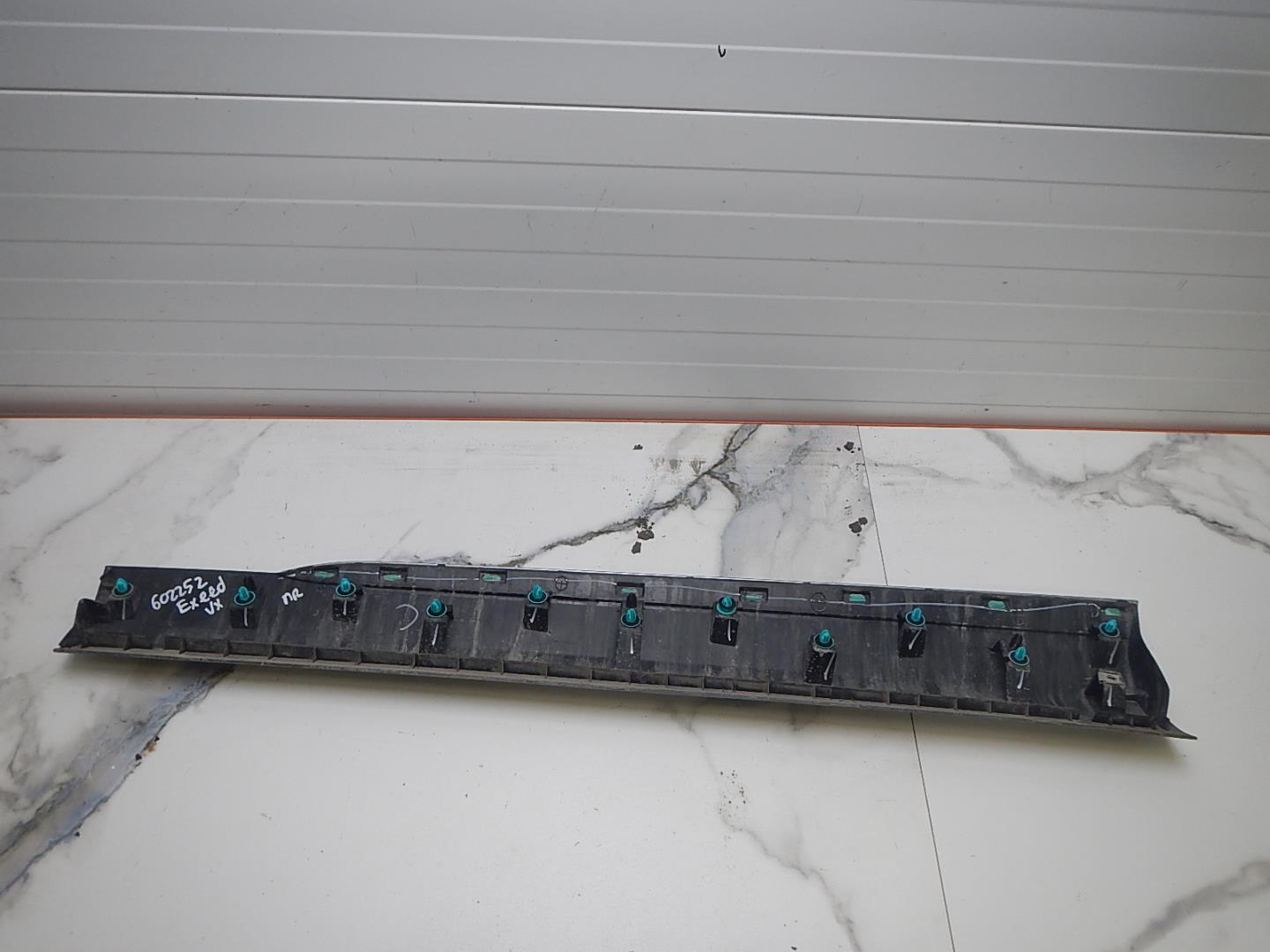 Молдинг передней правой двери