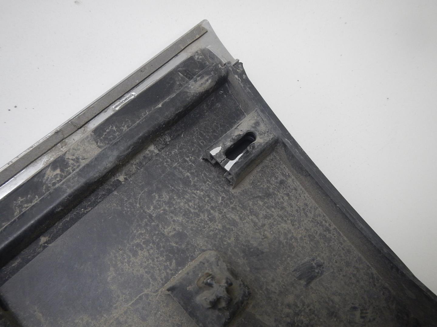 Молдинг задней правой двери