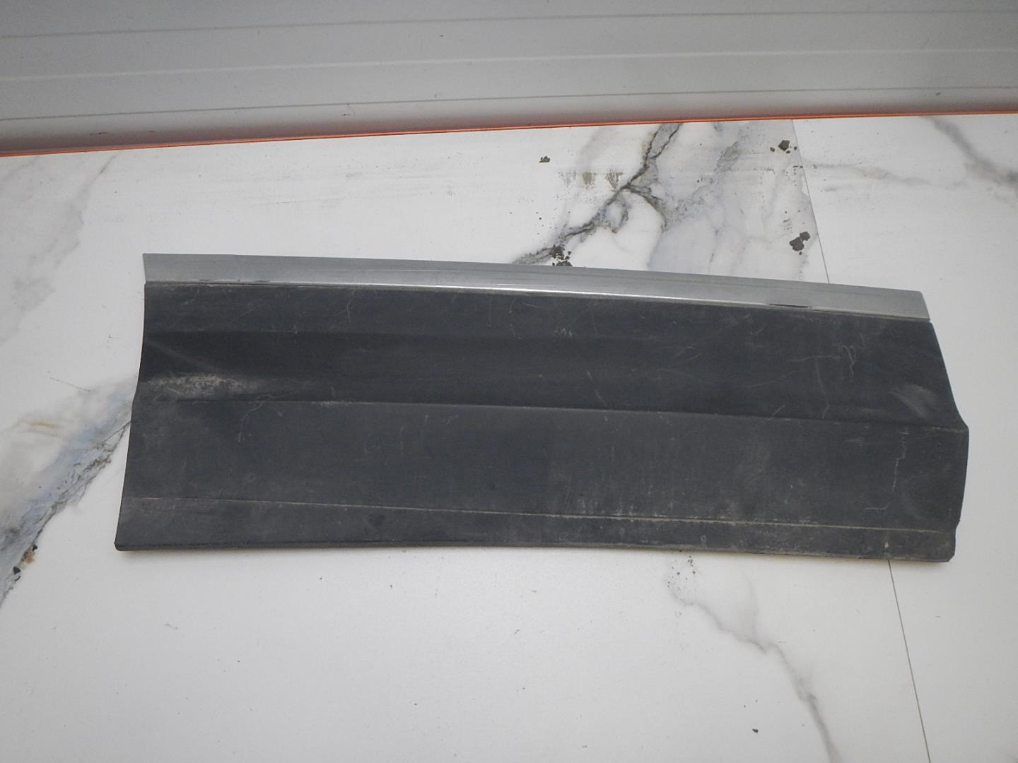 Молдинг задней правой двери