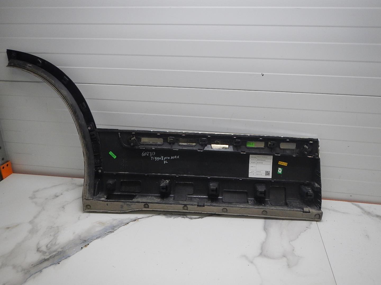 Молдинг задней левой двери