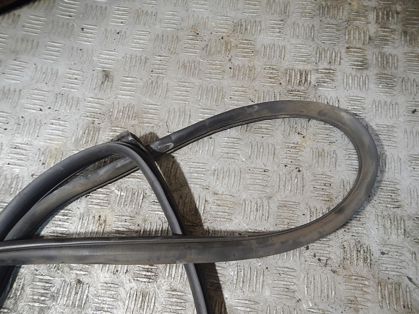 Уплотнитель двери