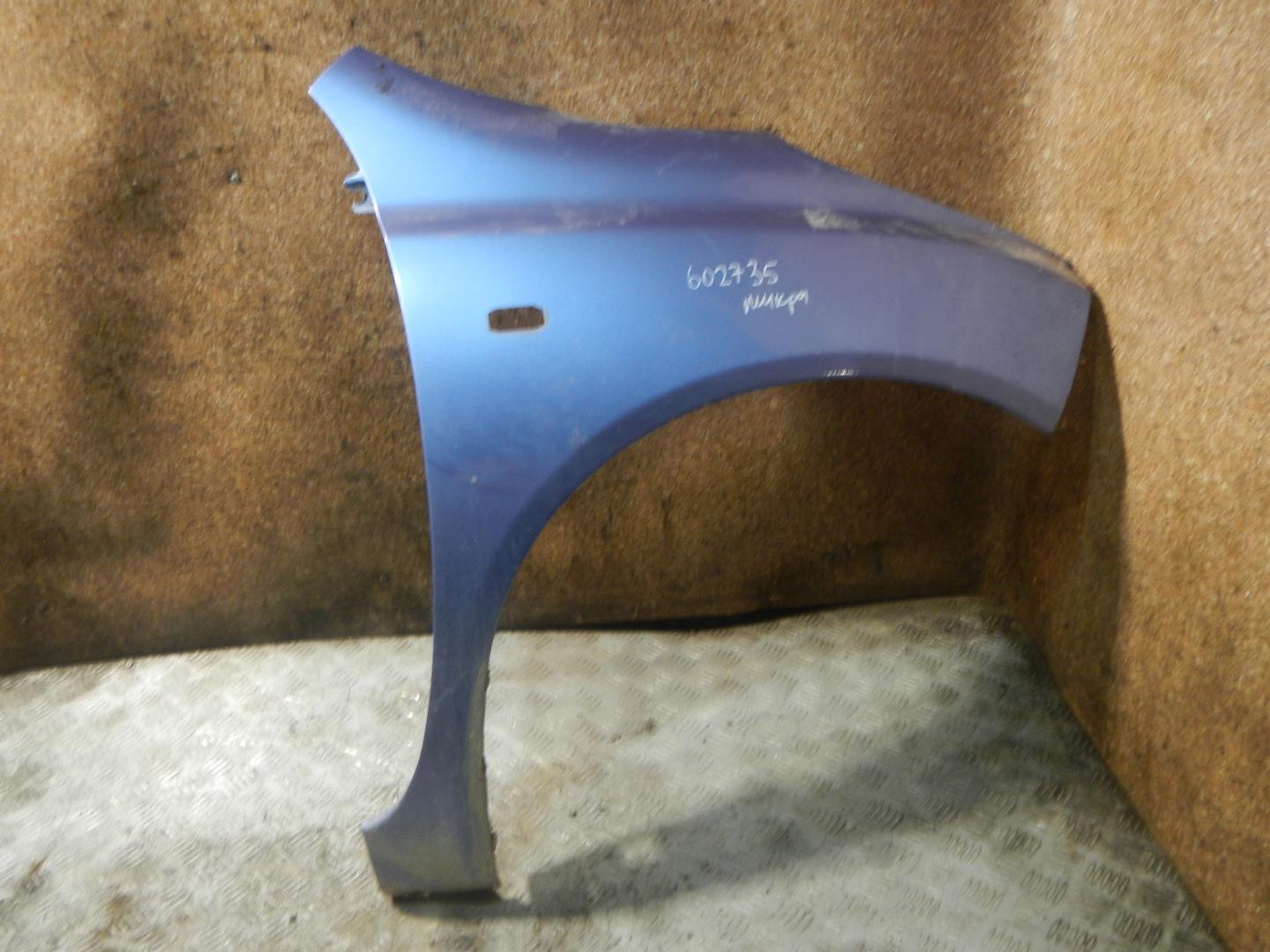 Крыло переднее правое