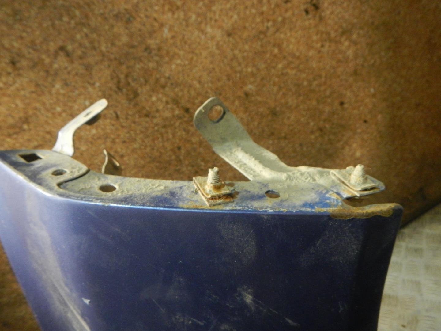 Крыло переднее правое