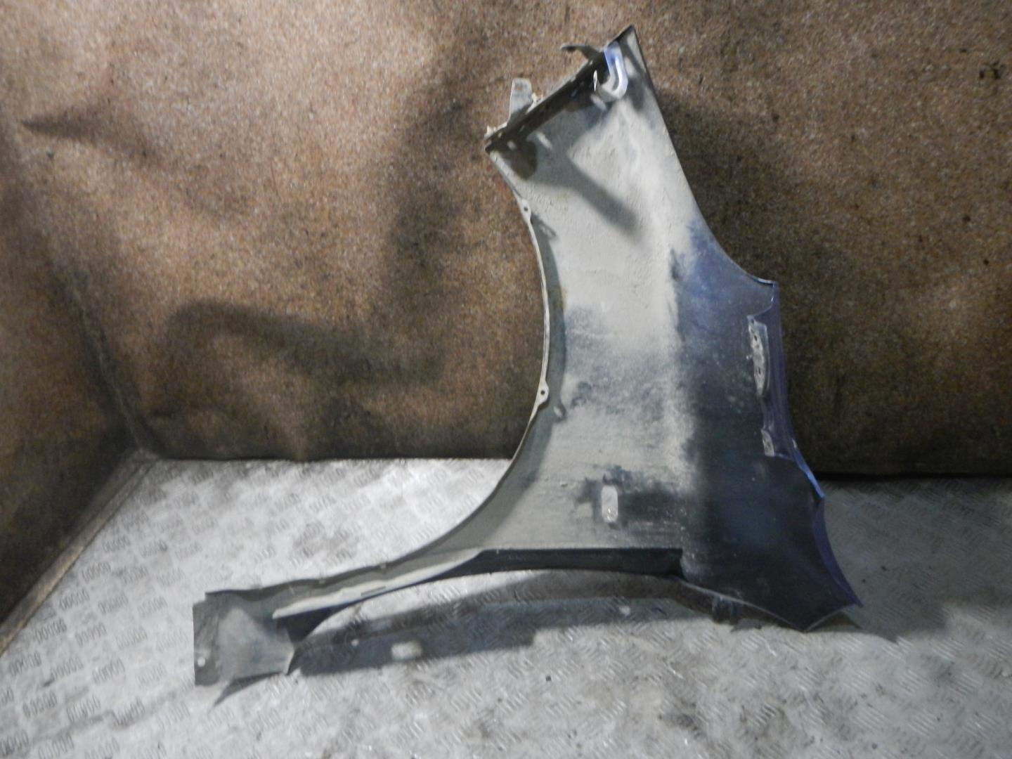 Крыло переднее правое