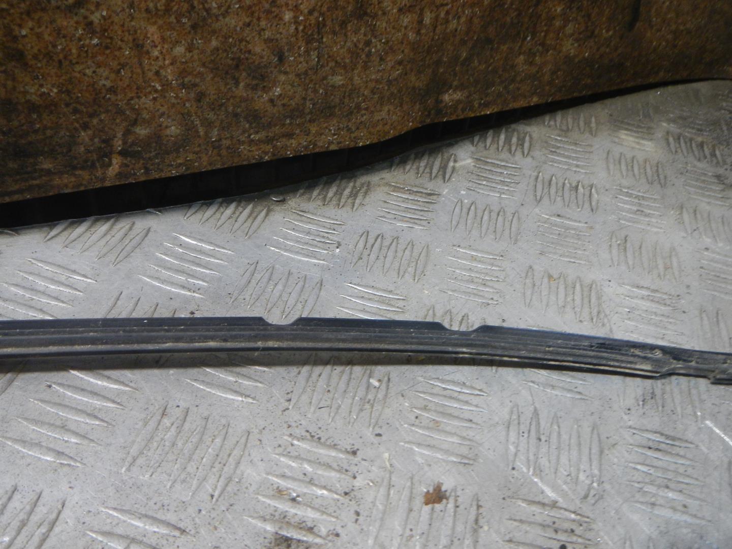 Молдинг крыши левый