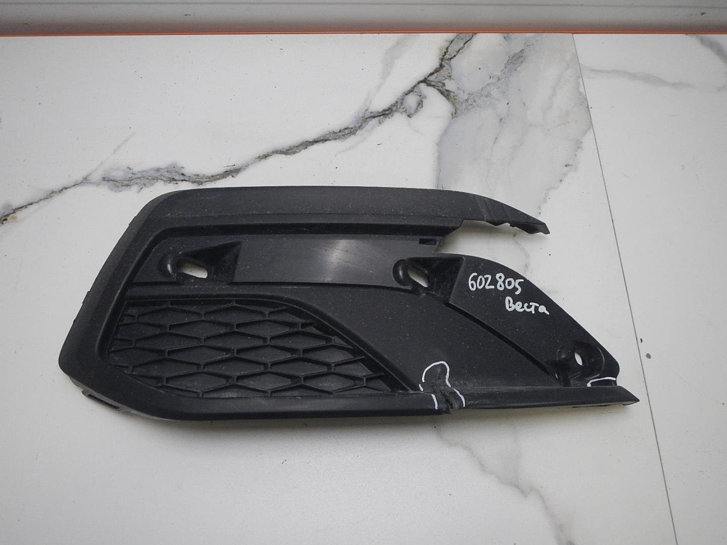 Решетка в бампер левая