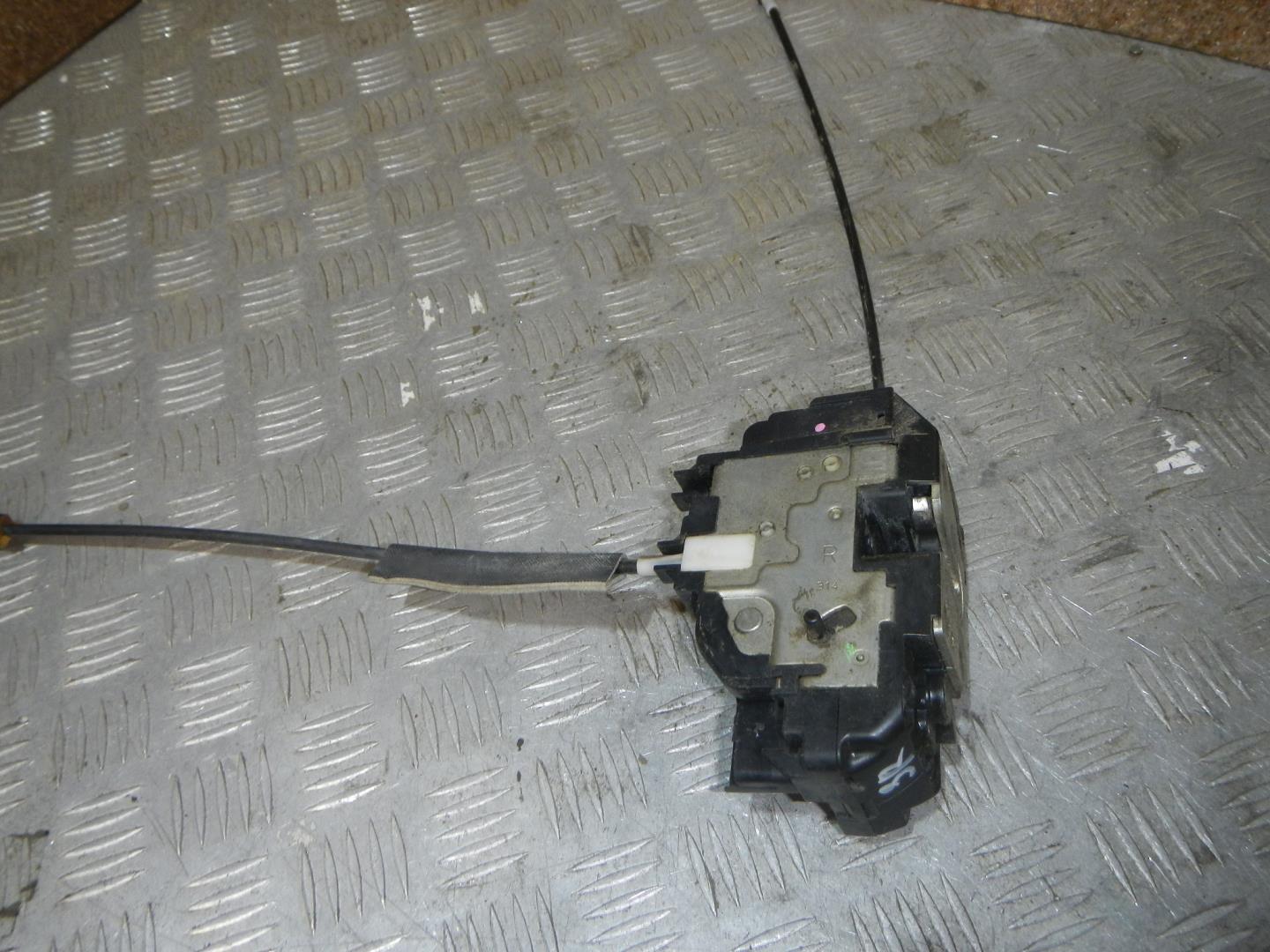 Замок двери задней правой