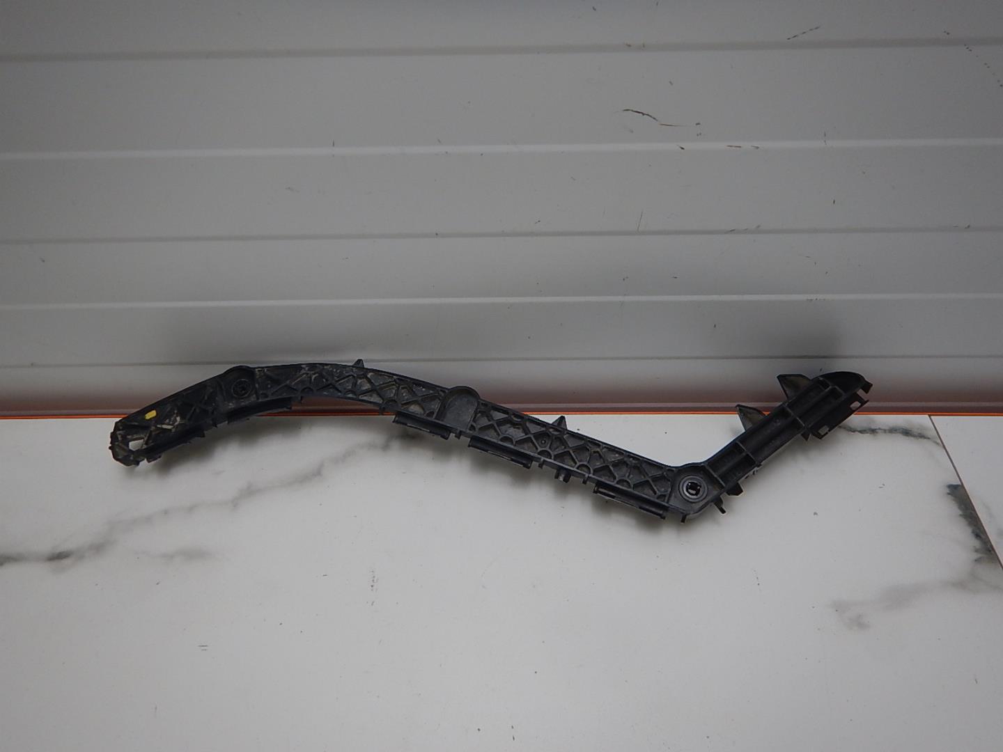 Кронштейн заднего бампера правый