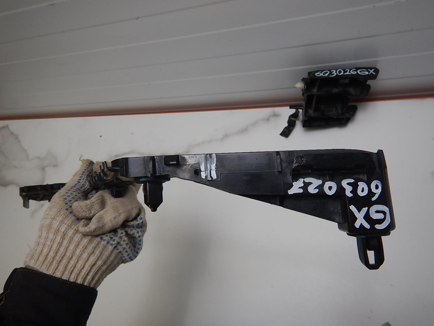 Кронштейн заднего бампера правый