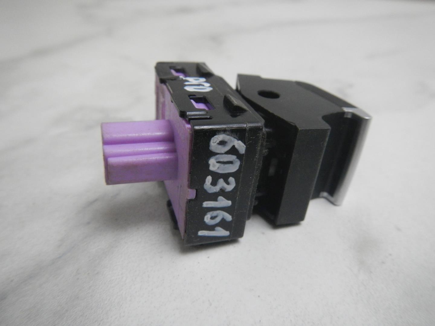 Кнопка стеклоподъемника