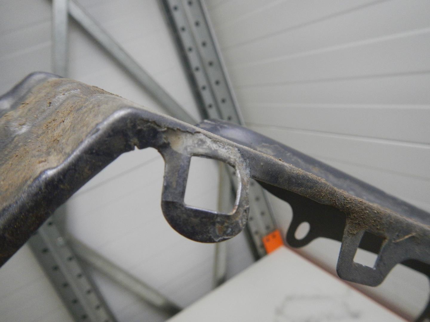 Крыло переднее правое