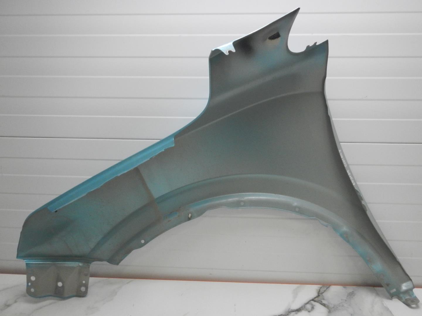 Крыло переднее правое