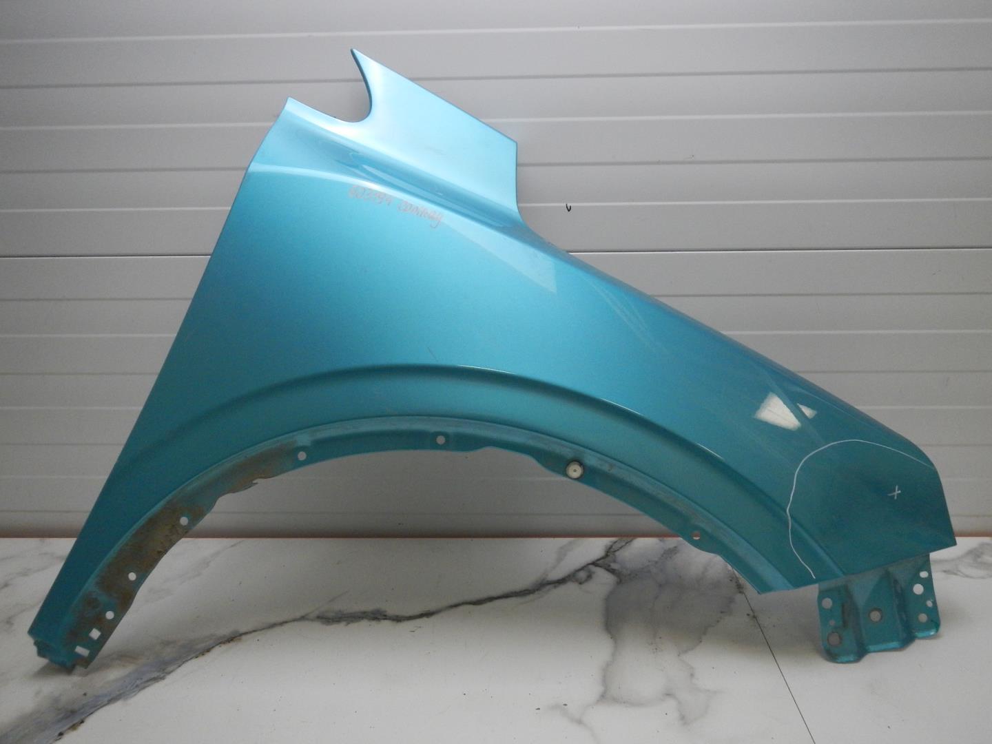 Крыло переднее правое