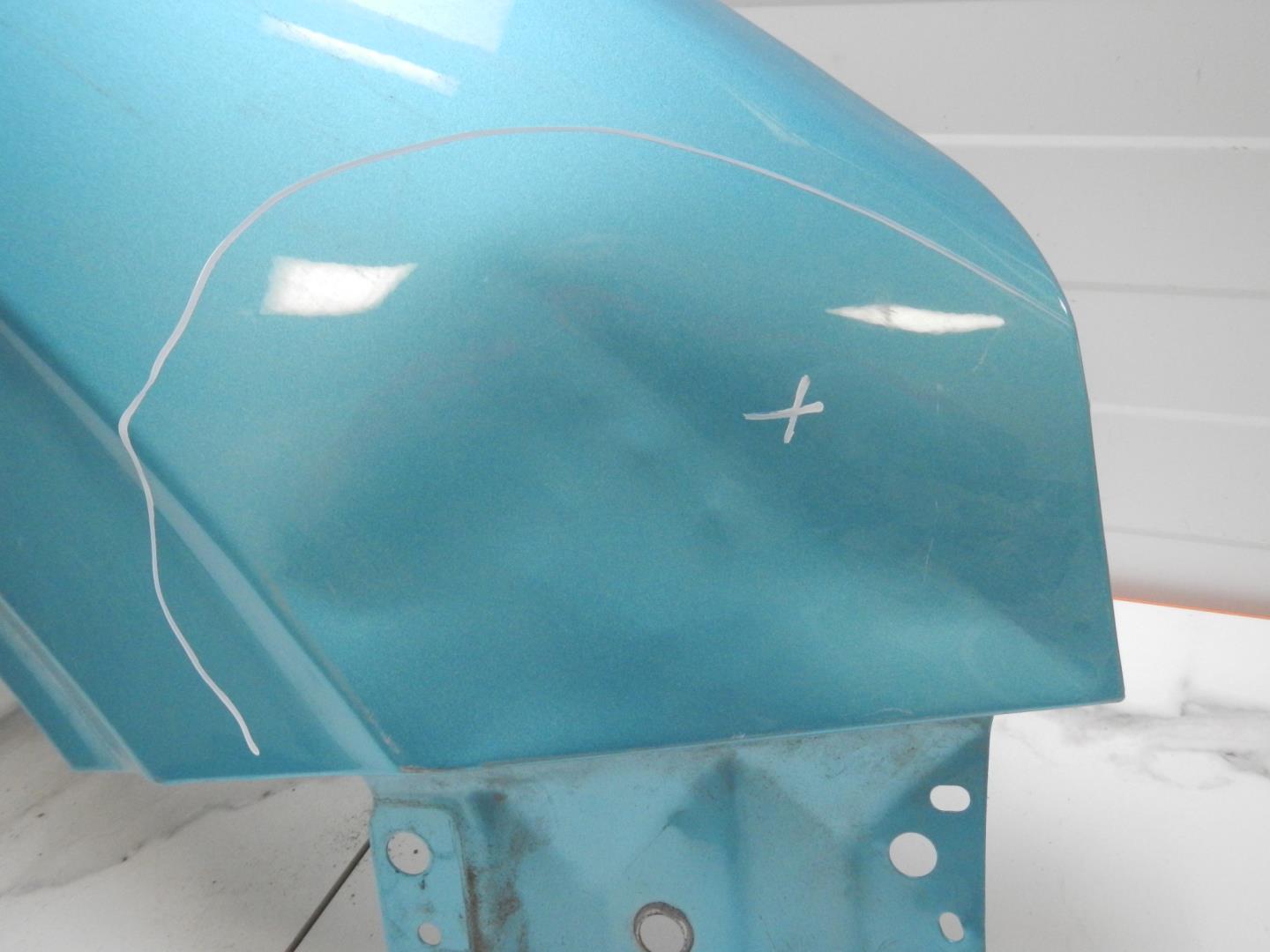 Крыло переднее правое