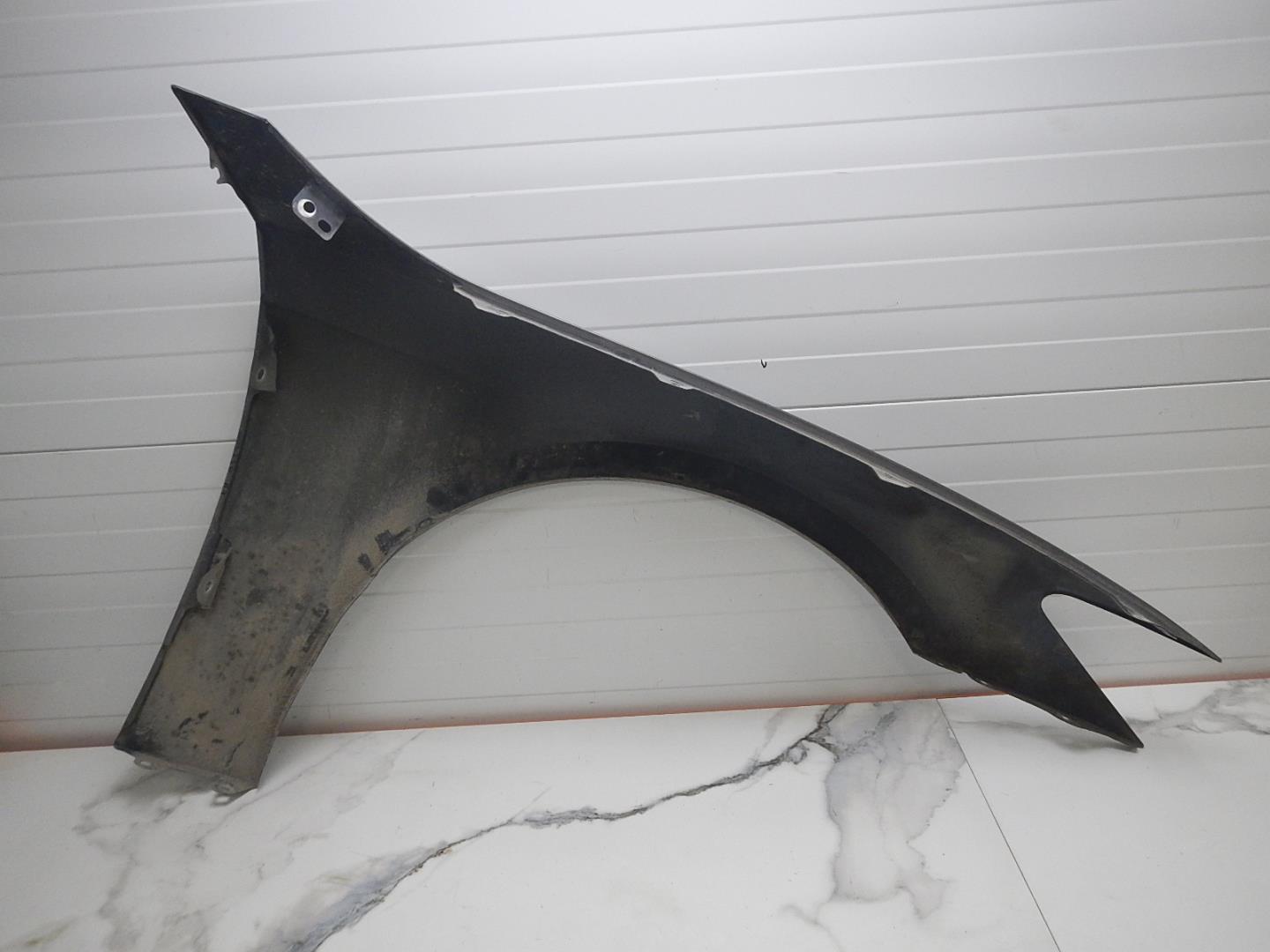 Крыло переднее левое