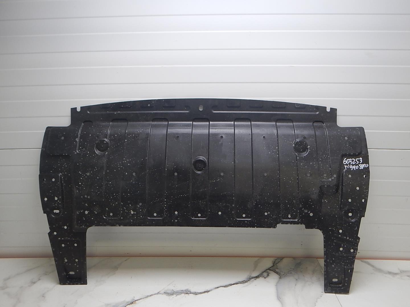 Пыльник двигателя