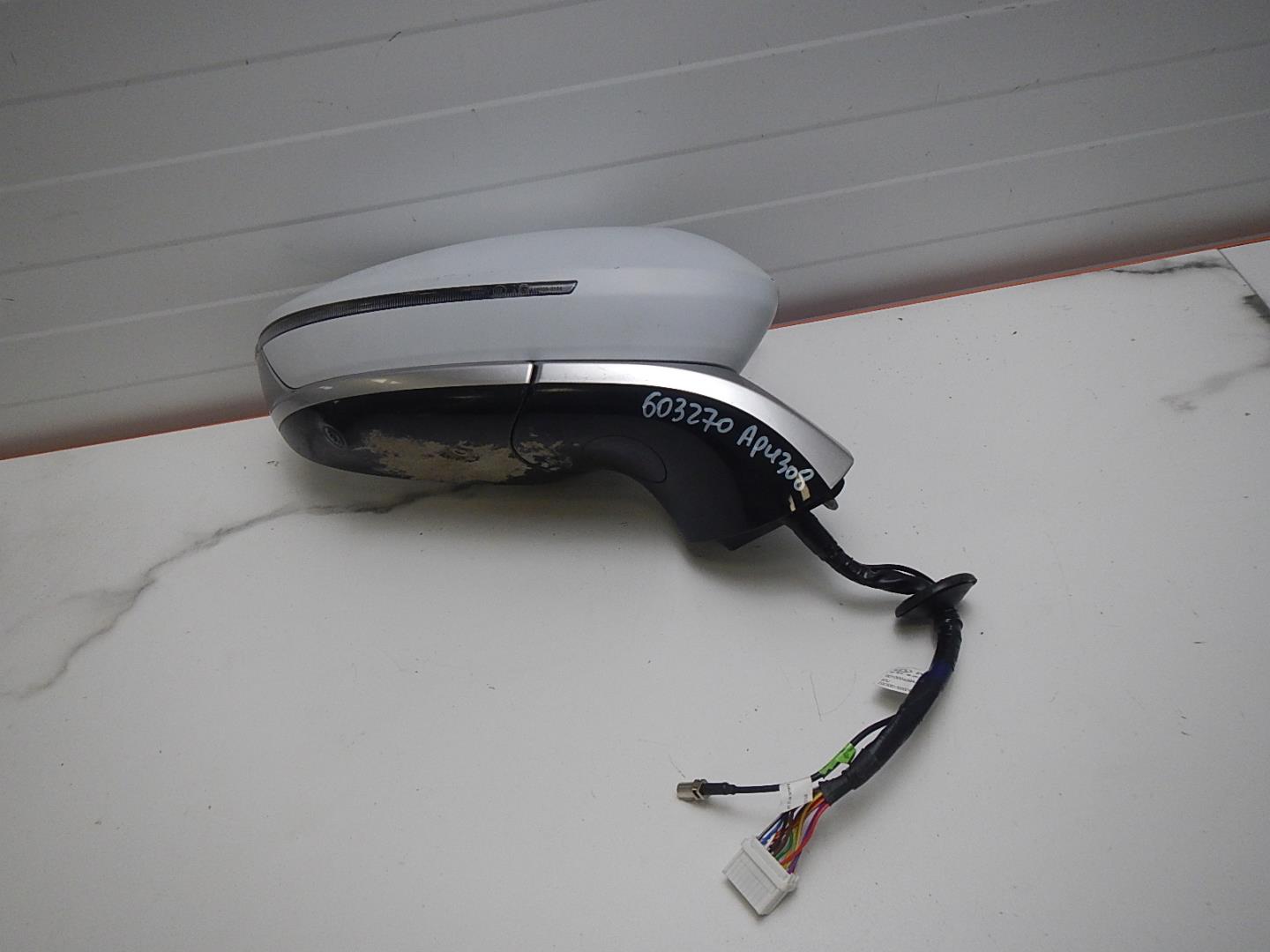 Зеркало правое электрическое