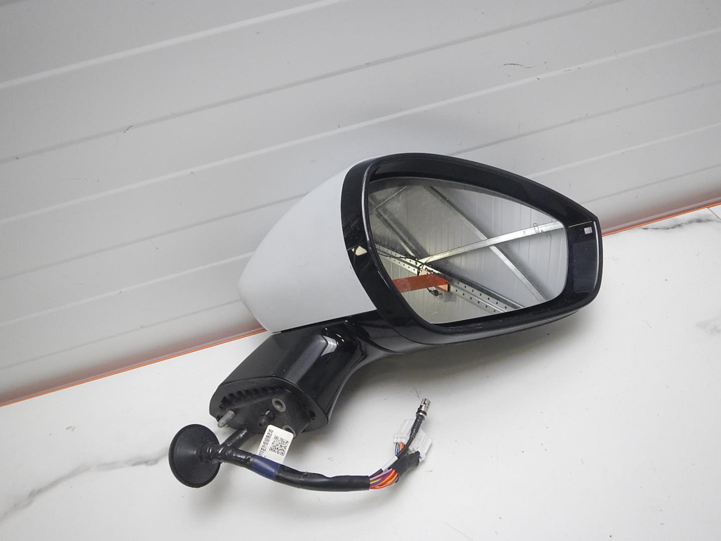 Зеркало правое электрическое