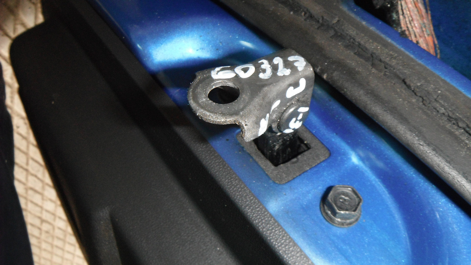 Ограничитель двери