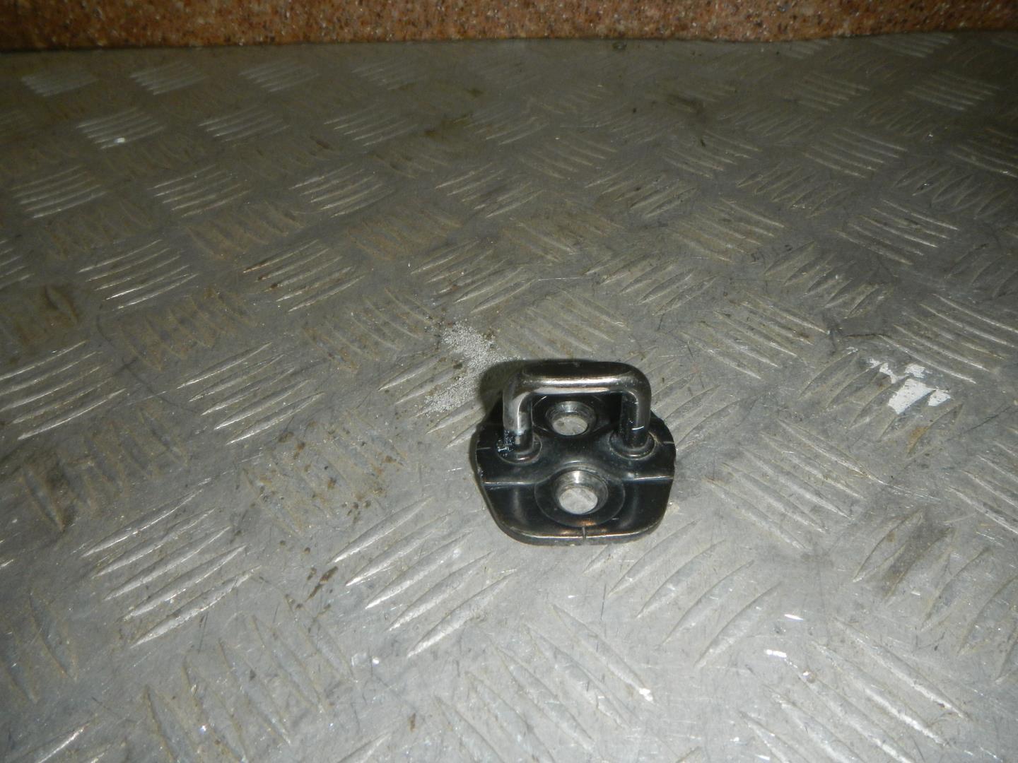 Ответная часть замка двери