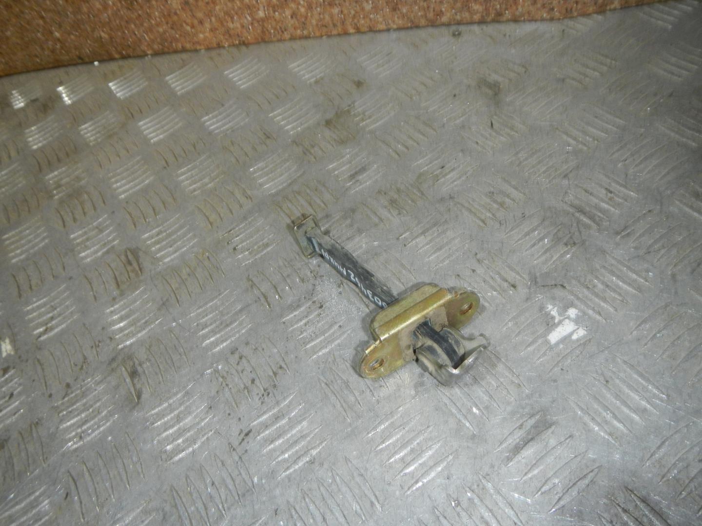 Ограничитель двери