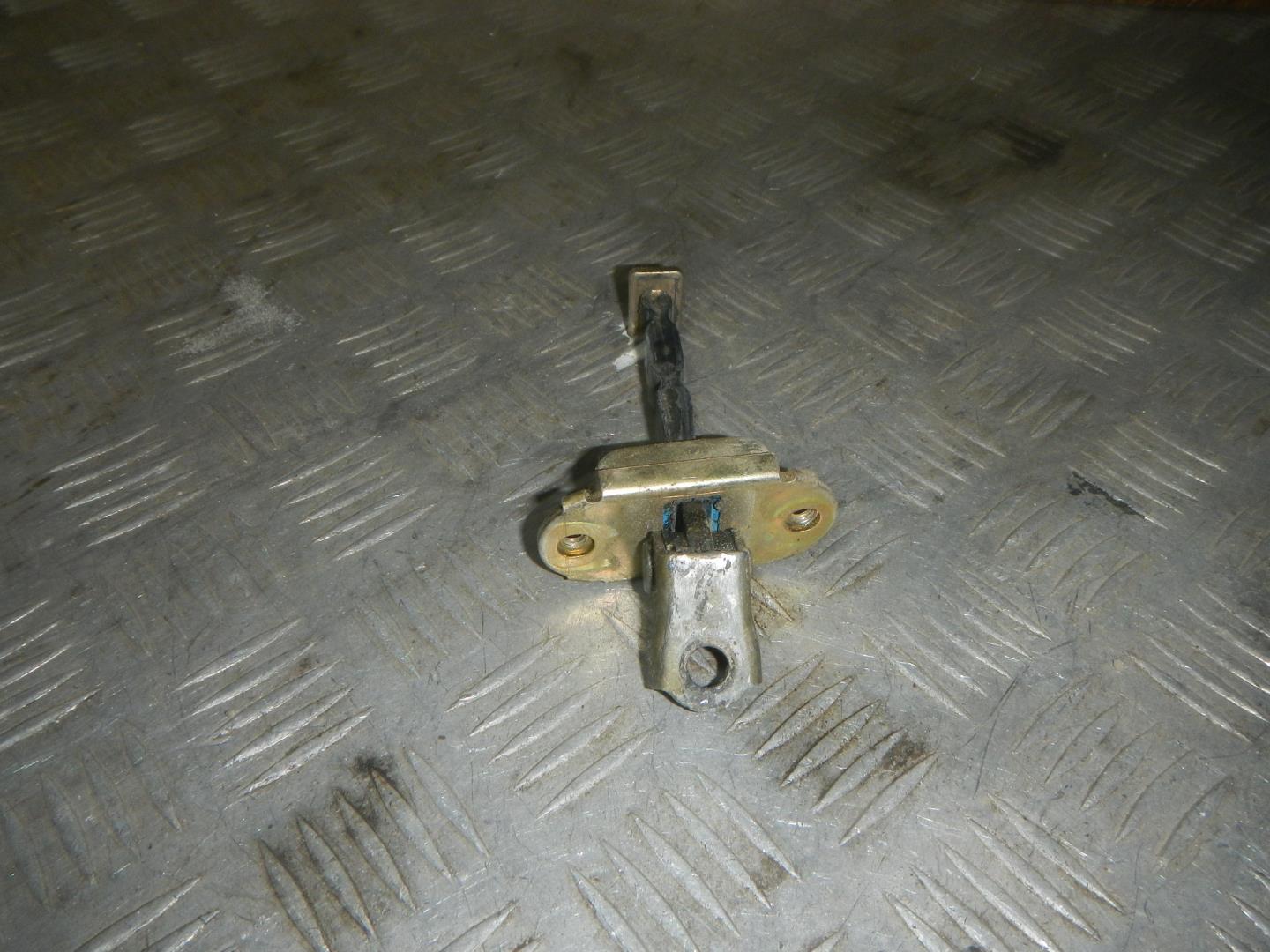 Ограничитель двери