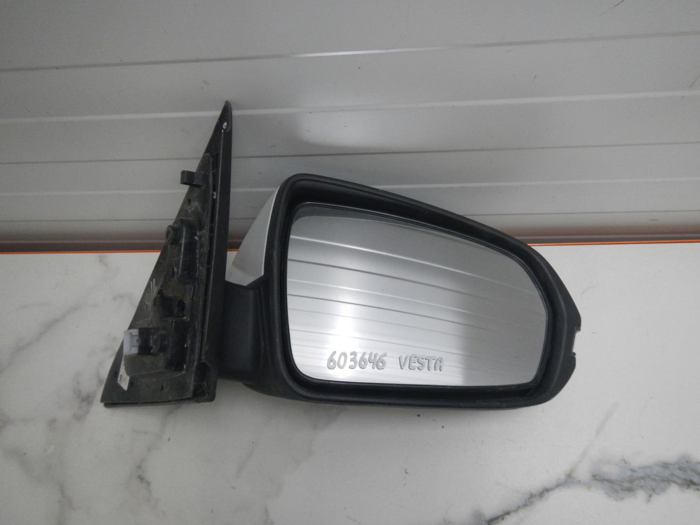 Зеркало правое электрическое