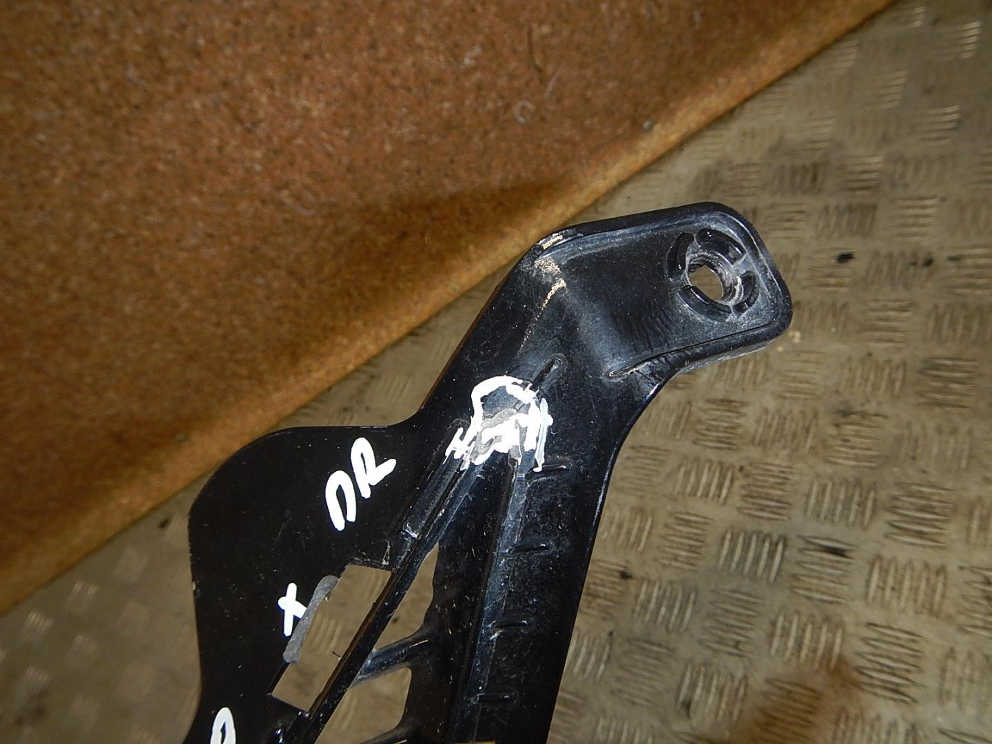 Решетка в бампер правая