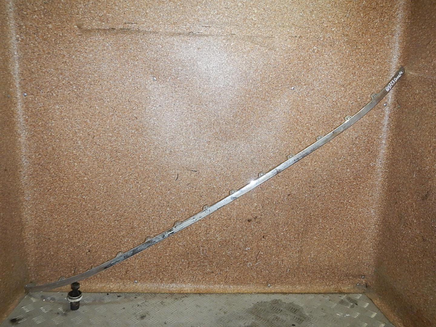 Молдинг переднего бампера