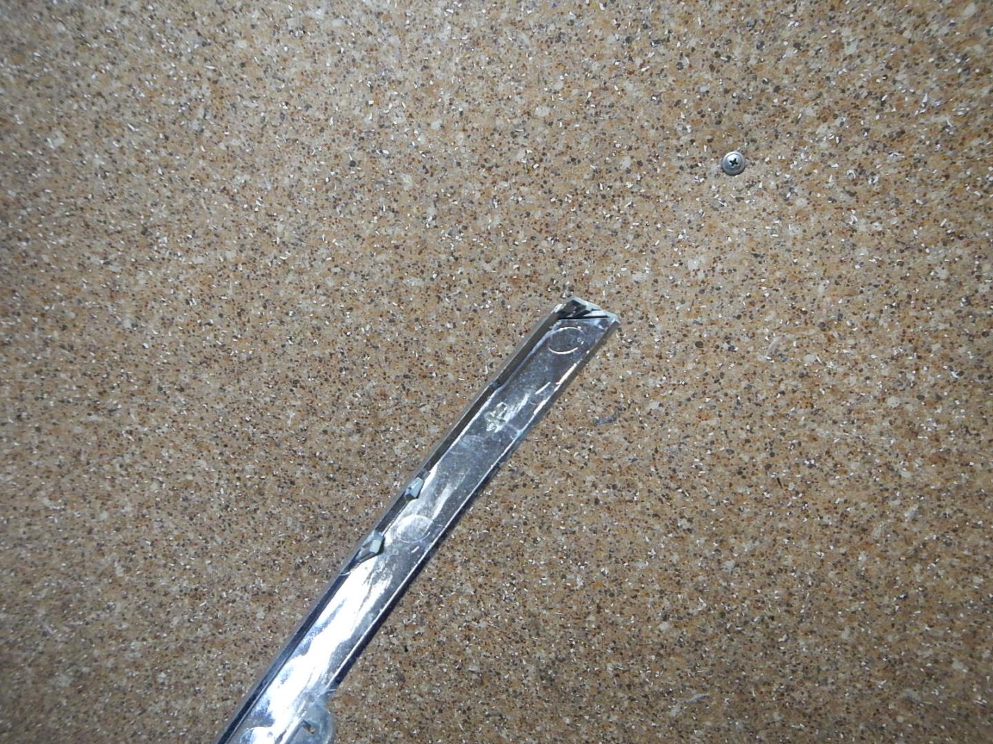 Молдинг переднего бампера