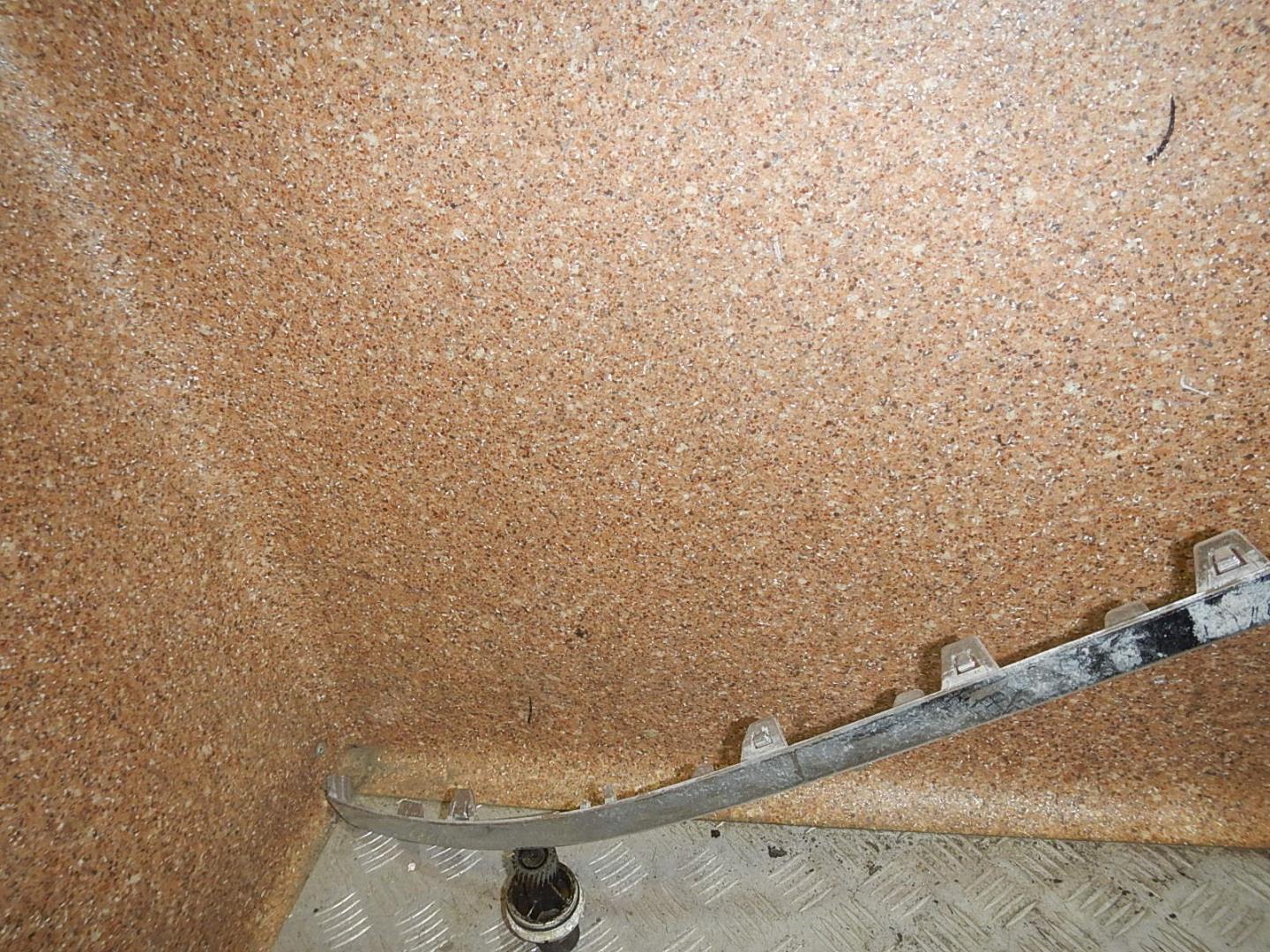 Молдинг переднего бампера