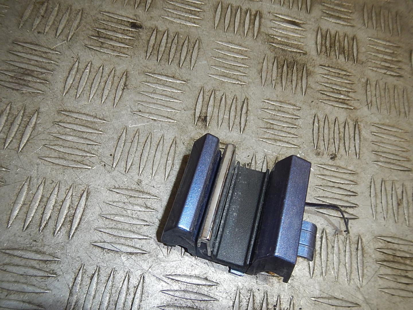 Заглушка буксировочного крюка