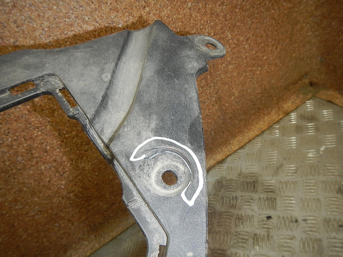 Кожух замка капота