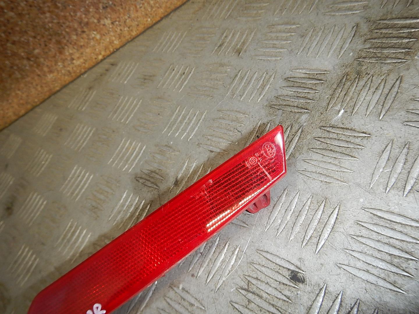 Отражатель в бампер задний правый